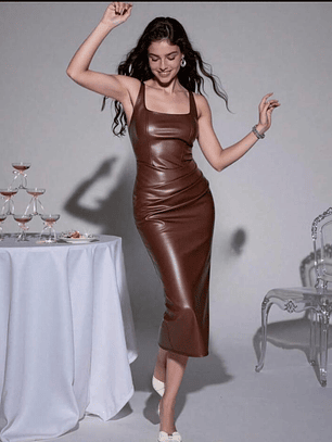 VESTIDO DE CUERINA CEÑIDO AL CUERPO DE TIRANTES 