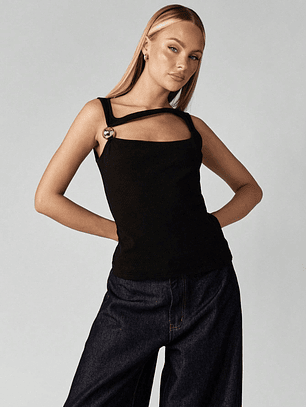 BLUSA SIN MANGA ESCOTE TENDENCIA