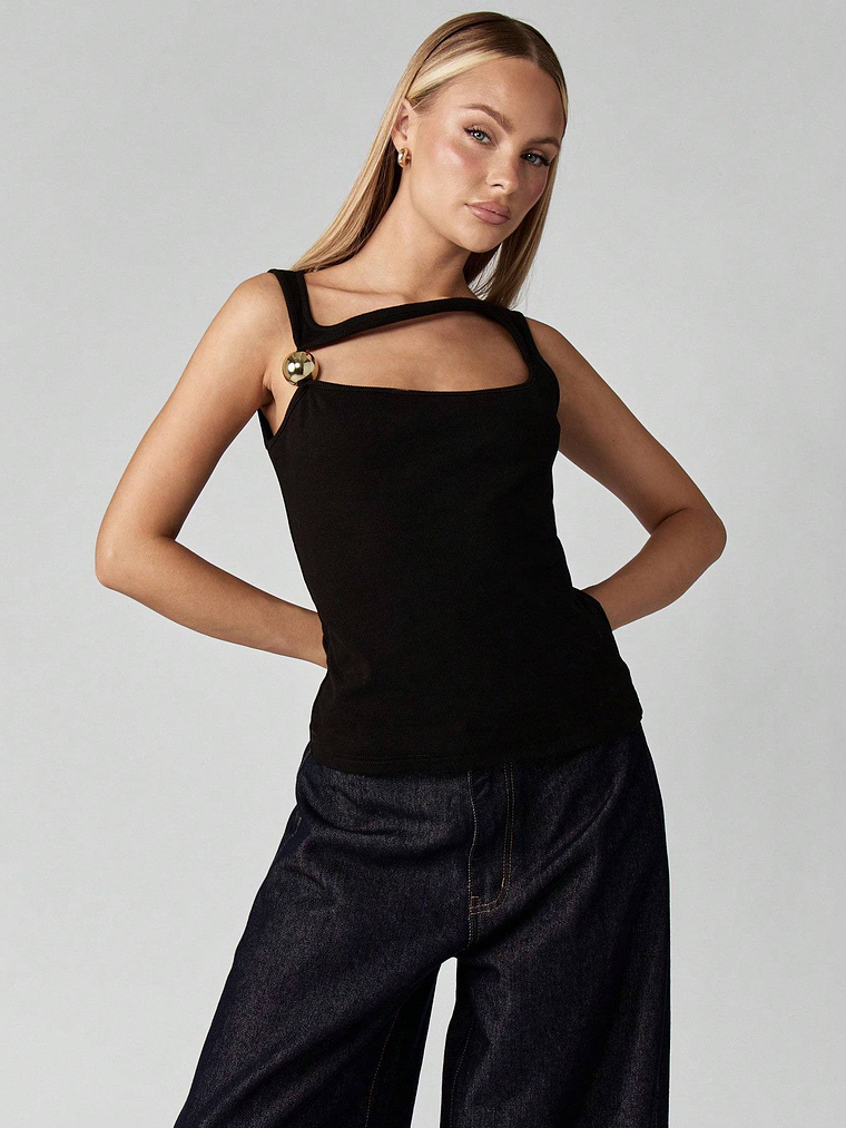 BLUSA SIN MANGA ESCOTE TENDENCIA 1