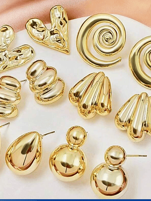 SET DE 6 PARES DE PENDIENTES DE MATERIAL LIVIANO 