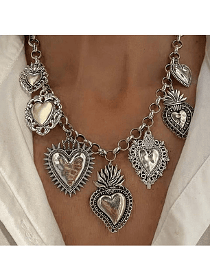 COLLA MAXIMALISTA DE CORAZONES 