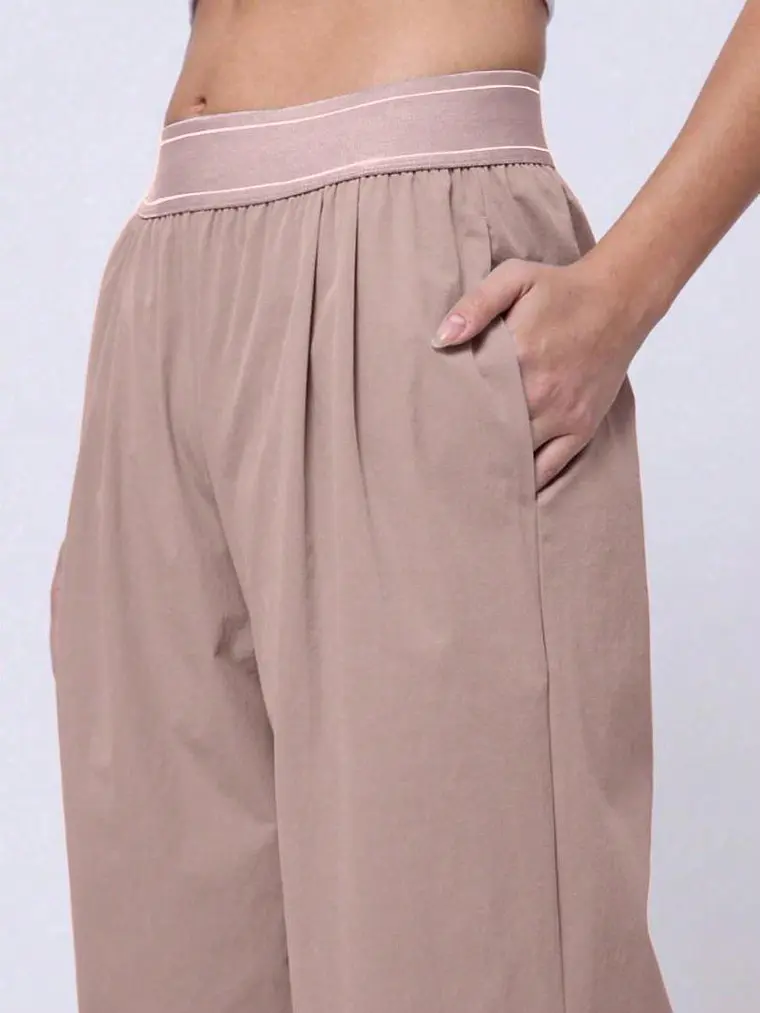 PANTALON DEPORTIVO LIGERO Y ELASTICO PARA MUJER 2