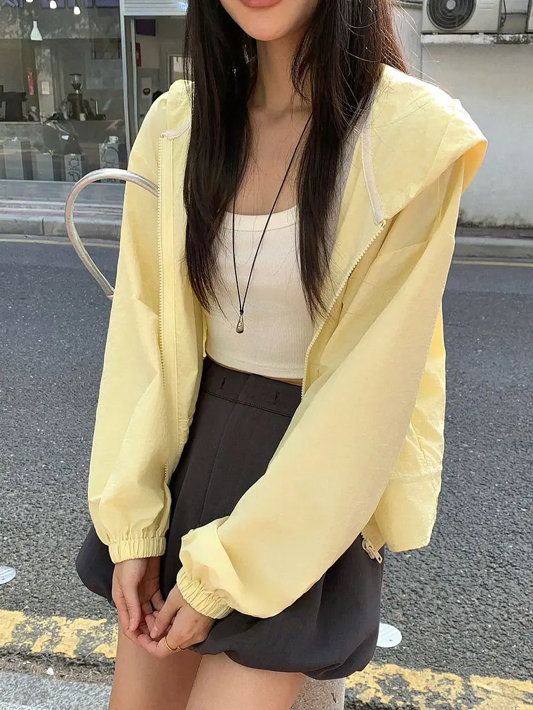 CHAQUETA CON CAPUCHA 1