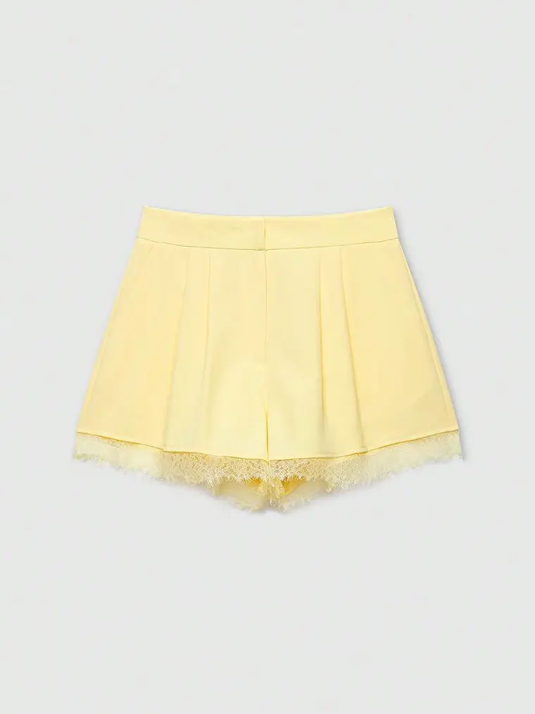 SHORT AMARILLO CON ENCAJE 1