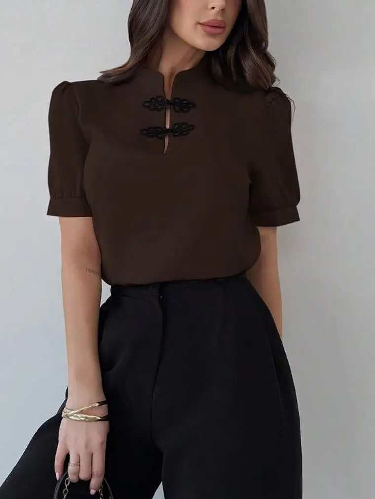 BLUSA ELEGANTE CON MANGAS ABULLONADAS 1