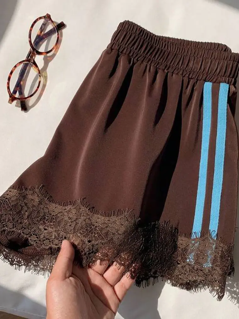 SHORT CASUAL CON BLONDA 2