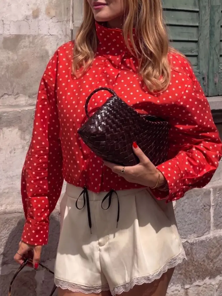 CHAQUETA ROJA DE LUNARES  1