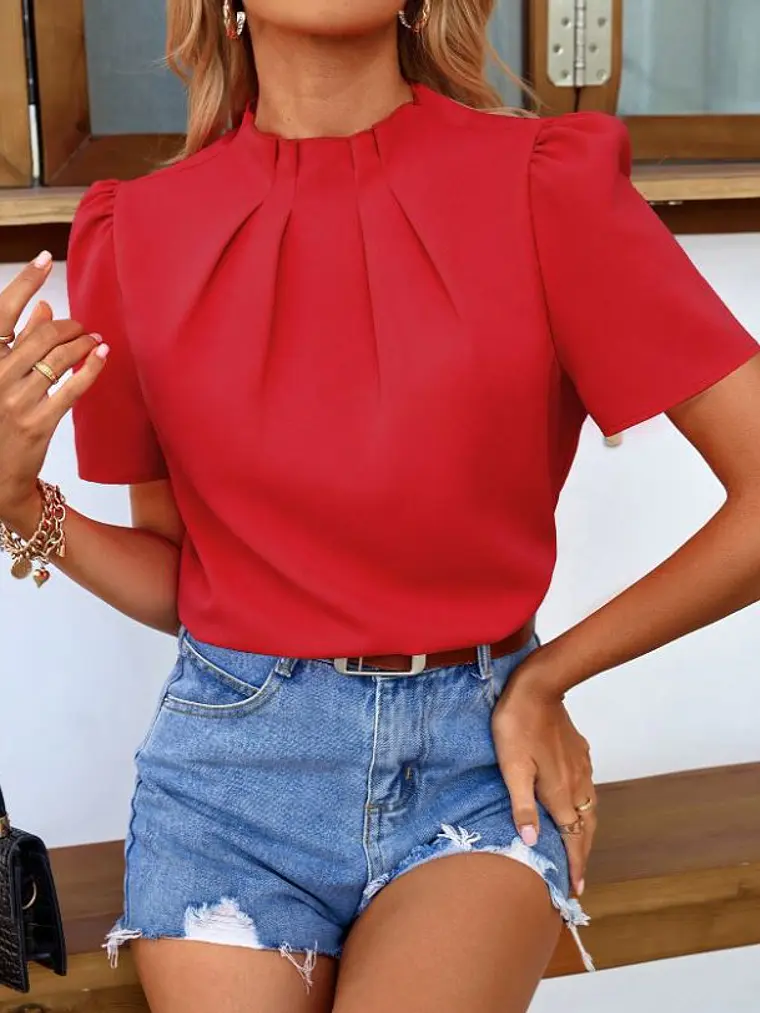 BLUSA CON CUELLO ALTO PLISADO 1