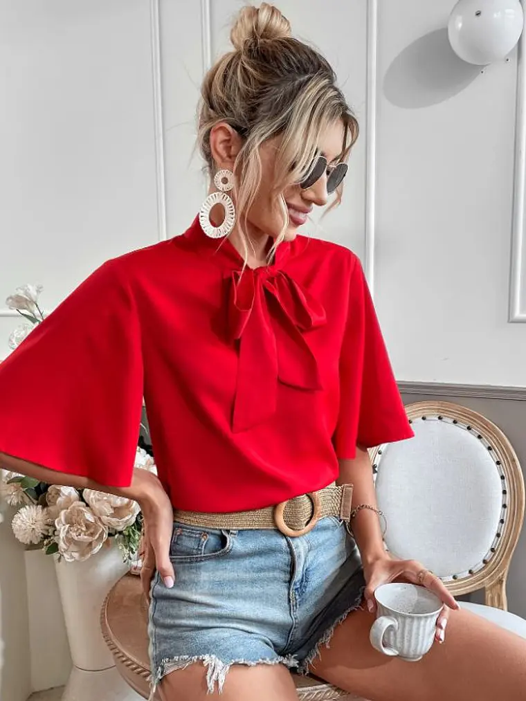 BLUSA CON CUELLO DE CORBATA 1