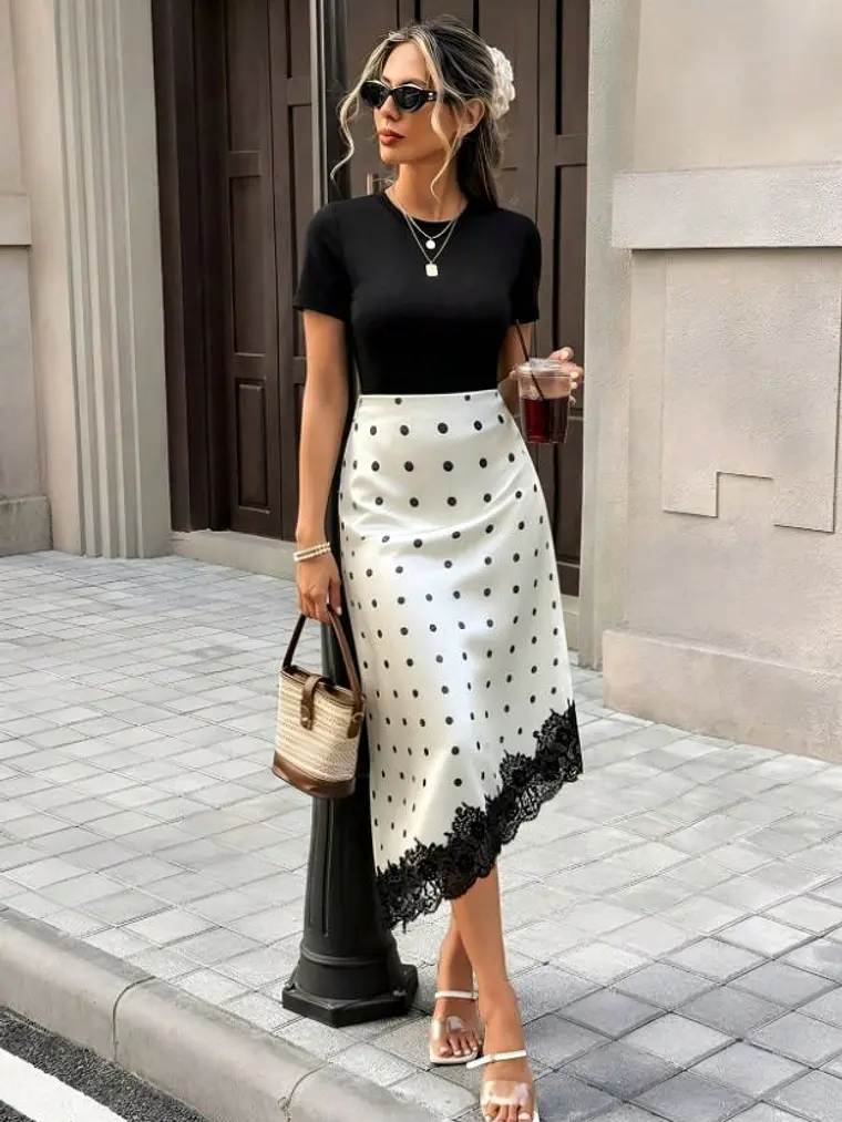 FALDA DE SATEN ASIMETRICA CON ESTAMPADO DE LUNARES 1