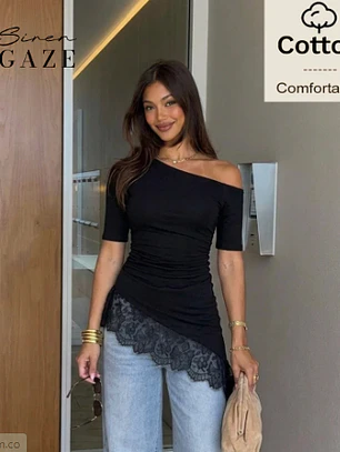 BLUSA NEGRA CON ENCANJE