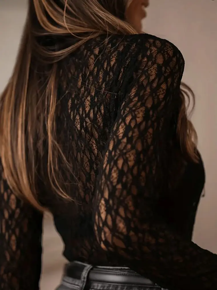 BLUSA DE ENCAJE TRANSPARENTE 2