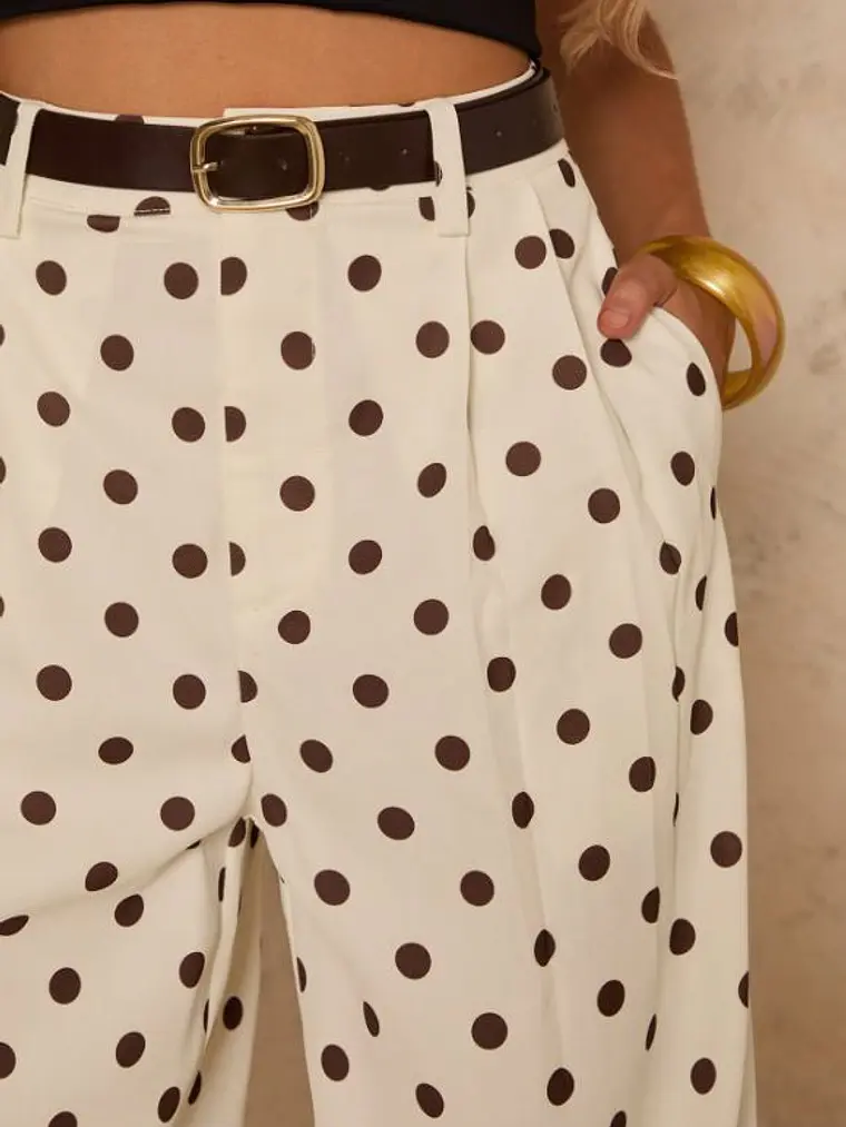 PANTALON CASUAL CON ESTAMPADO DE LUNARES 3