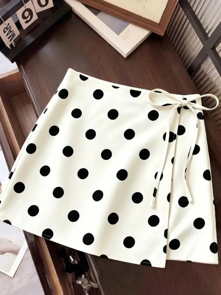 FALDA VERSATIL CON ESTAMPADO DE LUNARES 1
