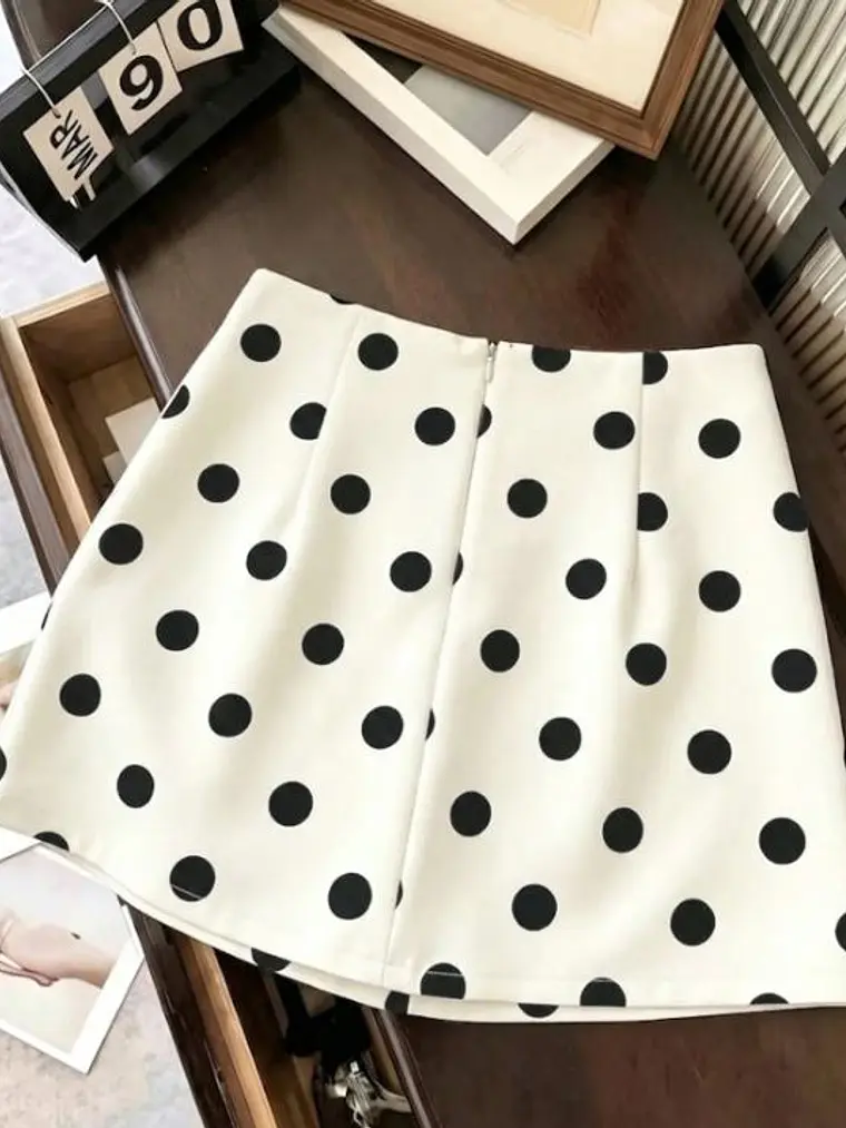 FALDA VERSATIL CON ESTAMPADO DE LUNARES 2