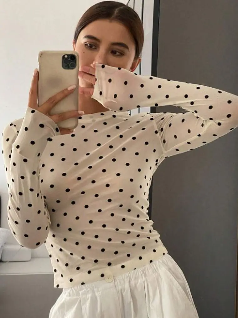 BLUSA TRANSPARENTE CON ESTAMPADO DE LUNARES 1