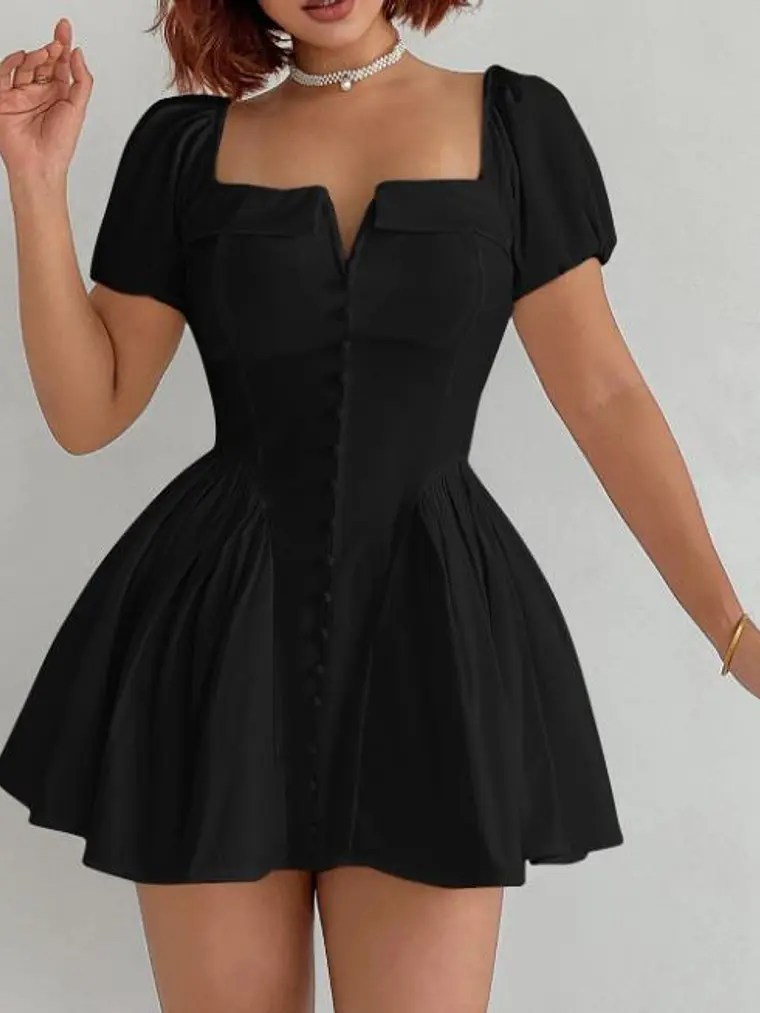 VESTIDO CORTO CON CUELLO CUADRADO 1
