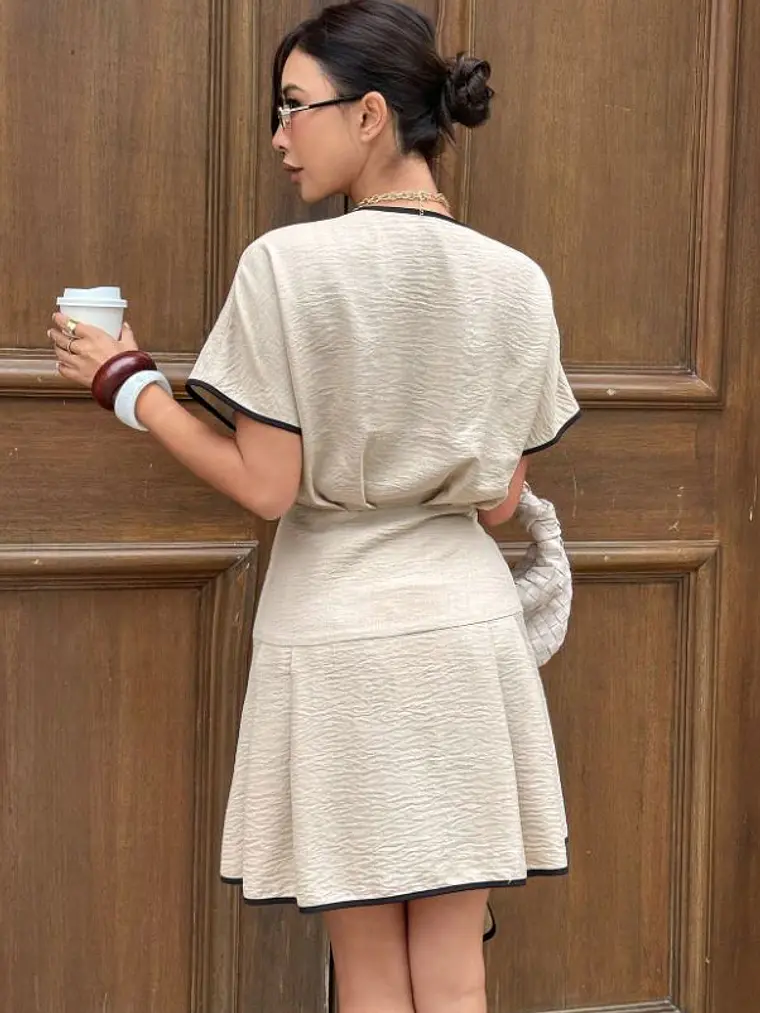 VESTIDO CORTO CUELLO EN V 2