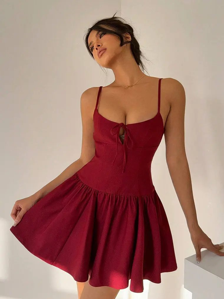 VESTIDO CORTO CON TIRANTES FINOS  1