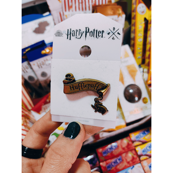 Pin Hufflepuff Harry Potter Oficial