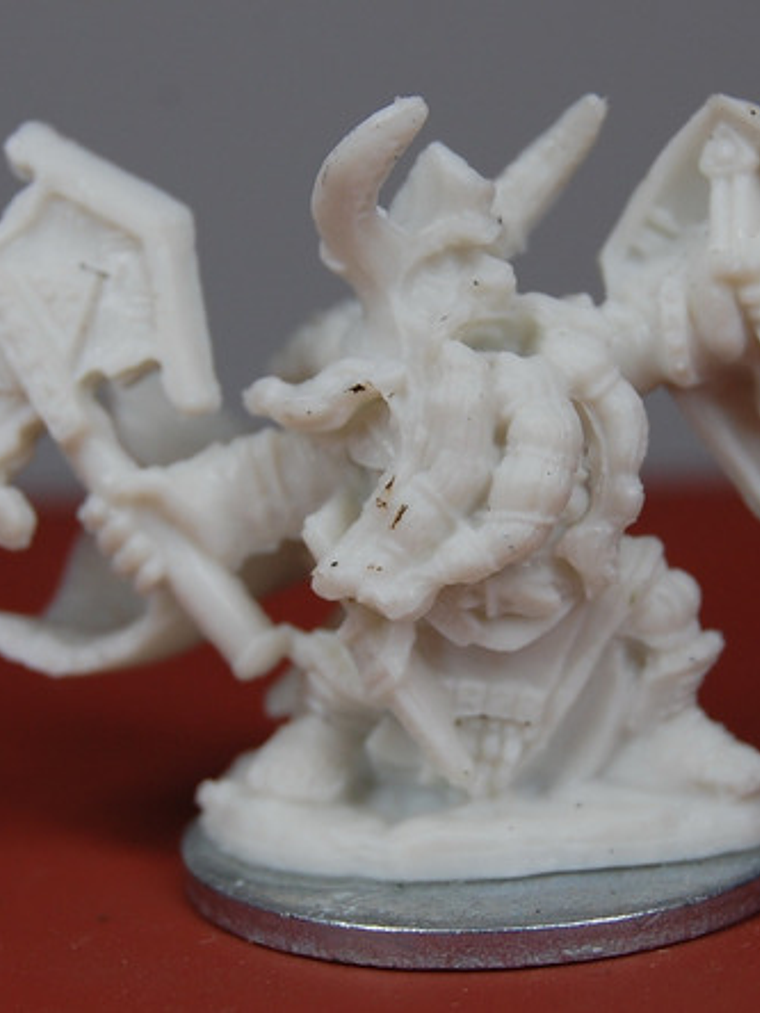 Axehelm Dwarf King / Mini Reaper Pintar Dungeons And Dragons 2