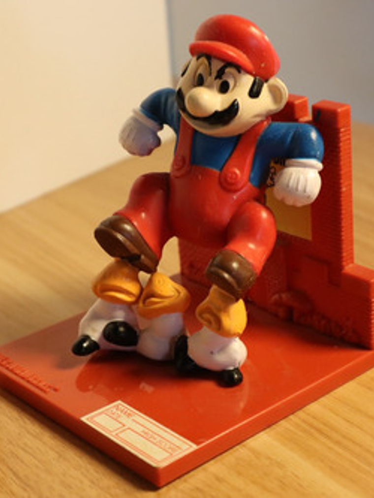 Super Mario Bros Trophy 1988 Over Mushrooms Hasbro Nintendo 4