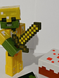 Figura Minecraft - Gold Armor Zombie + Creeper Mattel - Miniatura 3