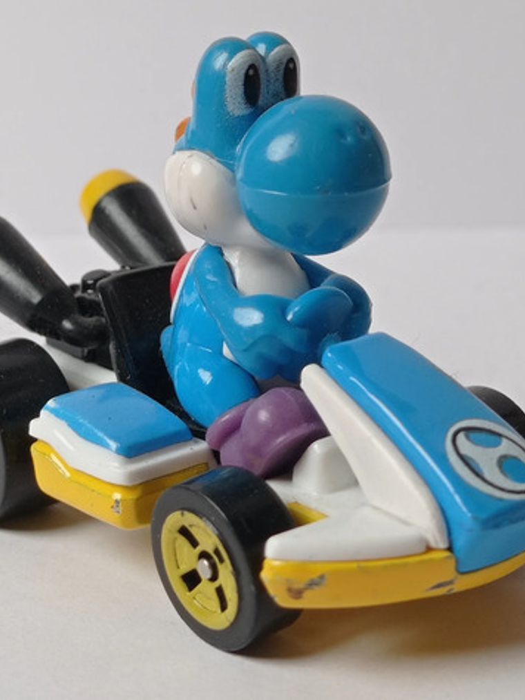 Light-blue Yoshi 2018 Hot Wheels Mario Kart Mattel Nintendo Amarillo 1