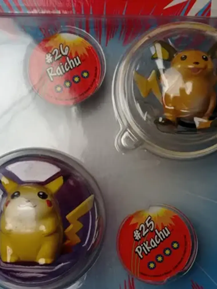 Pikachu + Raichu 1999 Hasbro Pokemon Nintendo 4