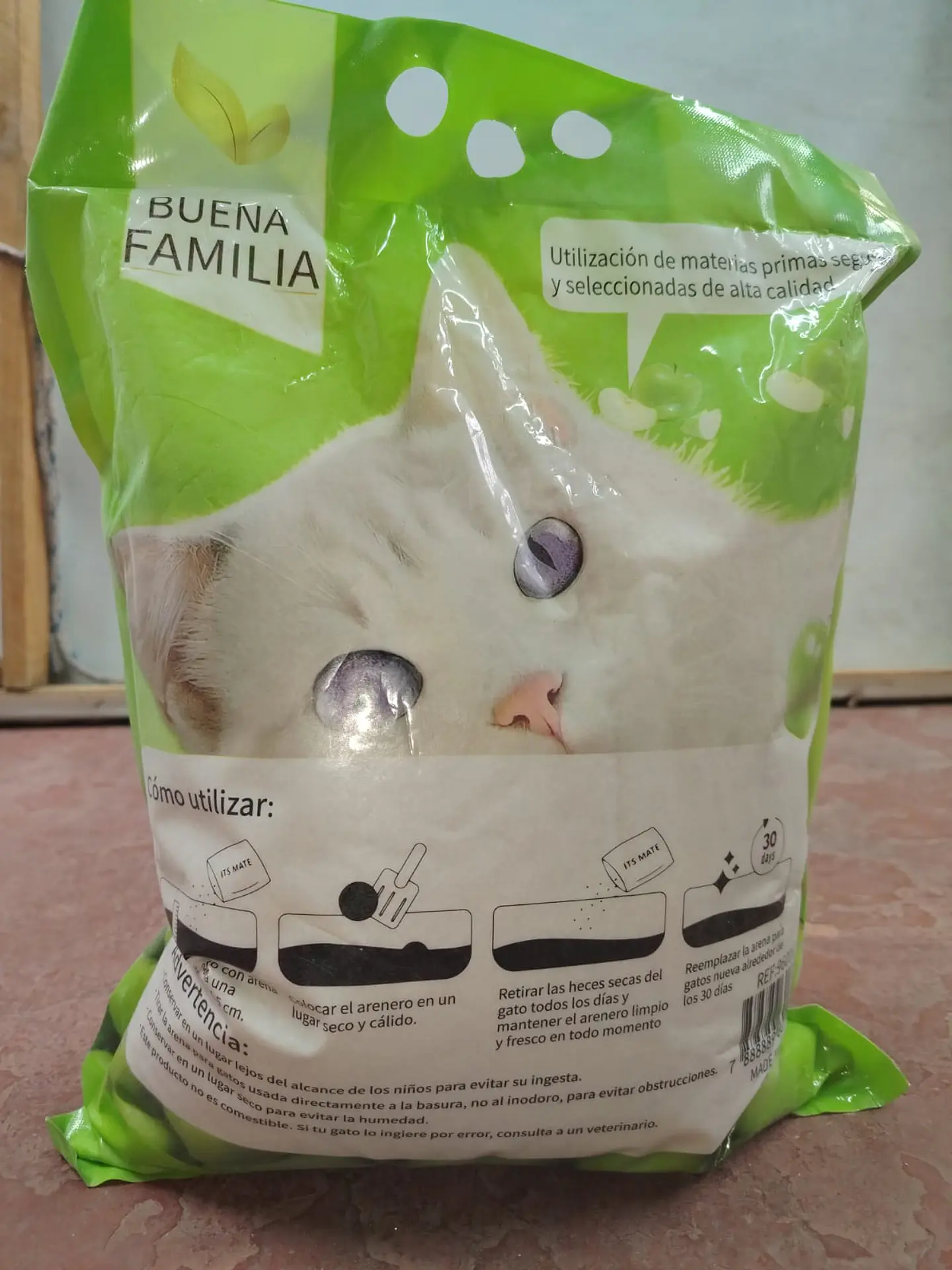 Arena sanitaria buena familia 5kg Aroma Manzana 2