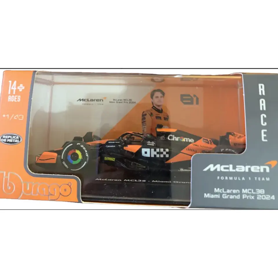 Burago Mclaren 38215 Mcl38 Escala 143 Piastri 81 Con Casco 1