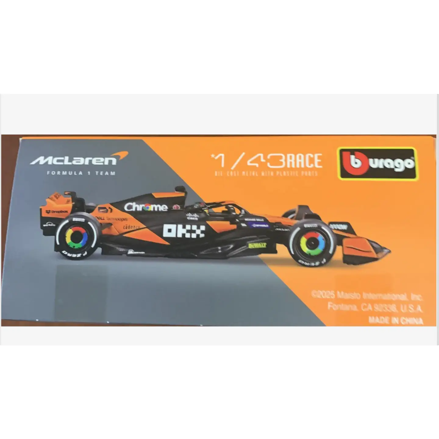 Burago Mclaren 38215 Mcl38 Escala 143 Piastri 81 Con Casco 3