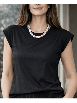 Polera Negra Milan mujer de Algodón Minimalista - Detalle doble Manga 