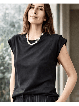 Polera Negra Milan mujer de Algodón Minimalista - Detalle doble Manga 