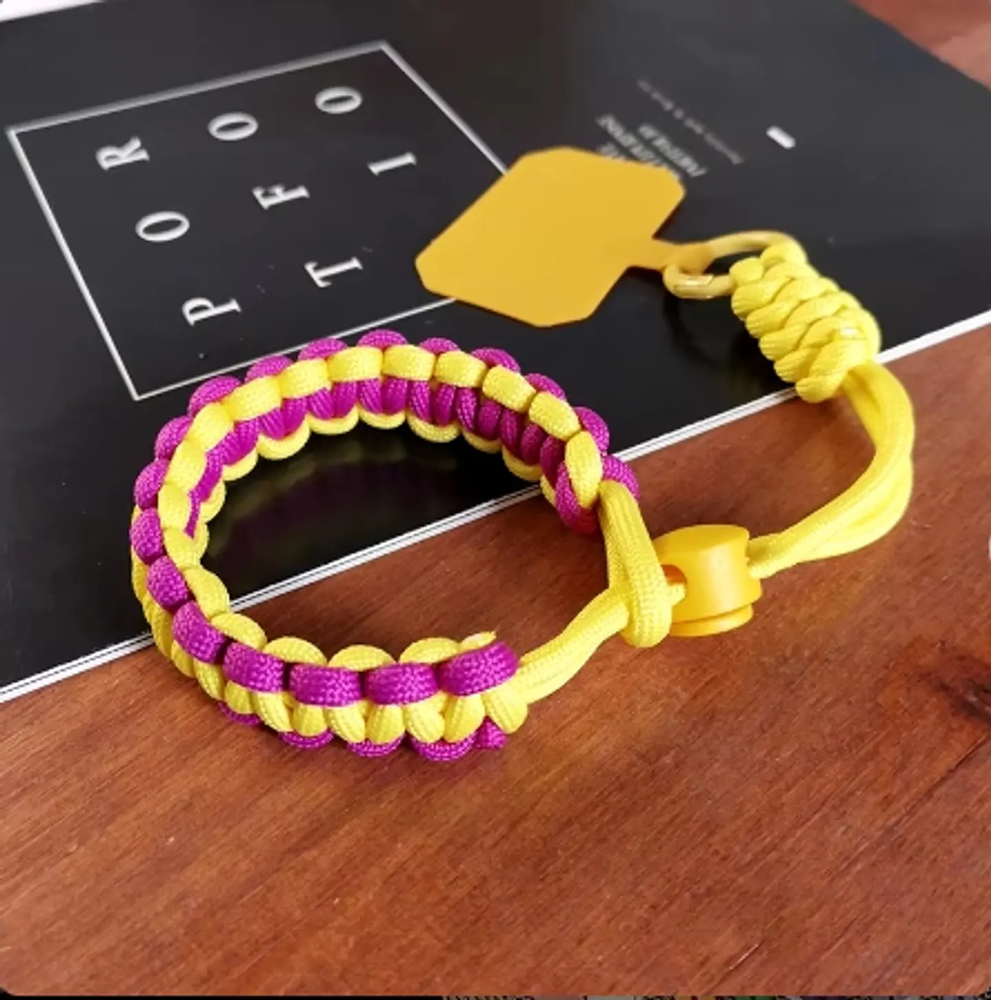 Pulsera Trenzada de Seguridad para Celular – Evita Caídas y Mantén tu Teléfono Cerca 📲🤝  7