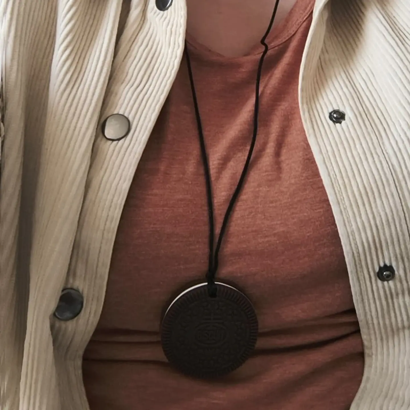 Mordedor Sensorial en Collar – Para regularte sin esconderte 🍪 3