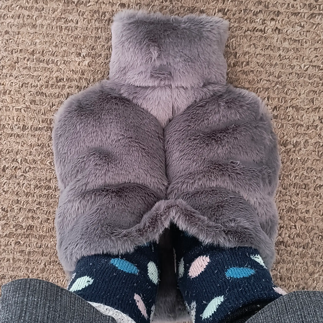 Guatero Suave con Bolsillos – Calor reconfortante para pies fríos y días intensos 6