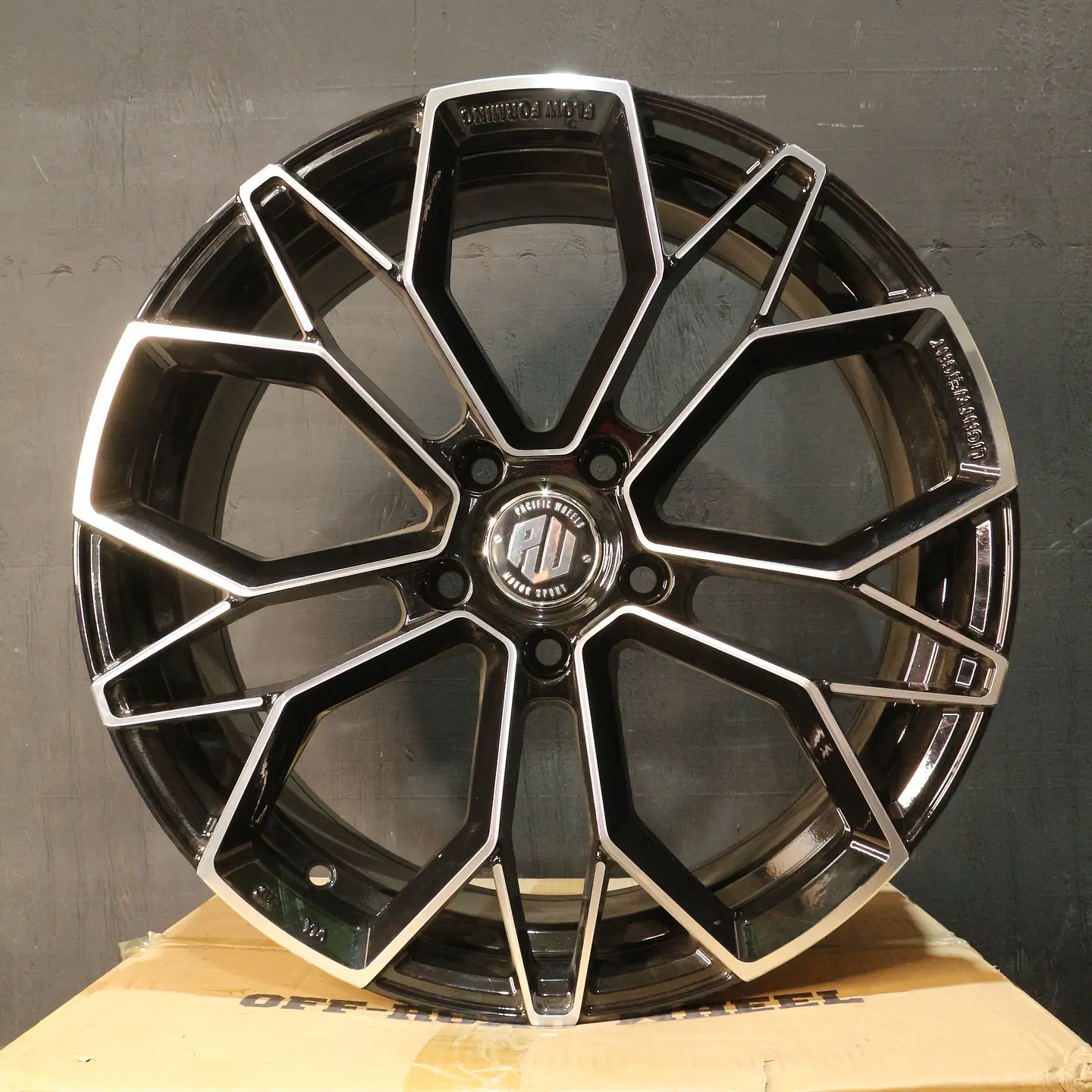 MOTUL88545BM Llanta Aro 18X8 5X114 Bm Et 35 1