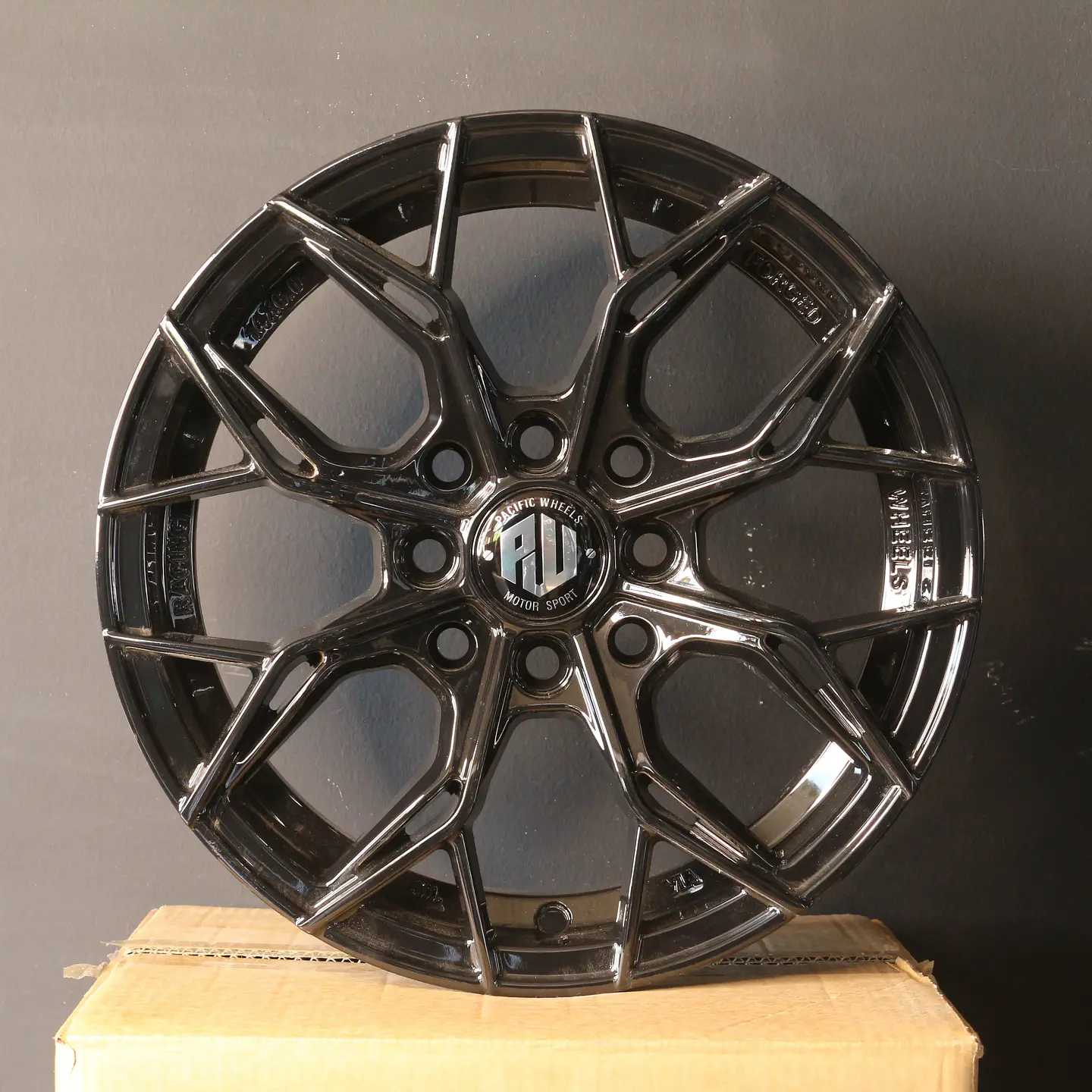 GYRF461045B Llanta Aro 14X6 4X100/114.3 B Et 35 1
