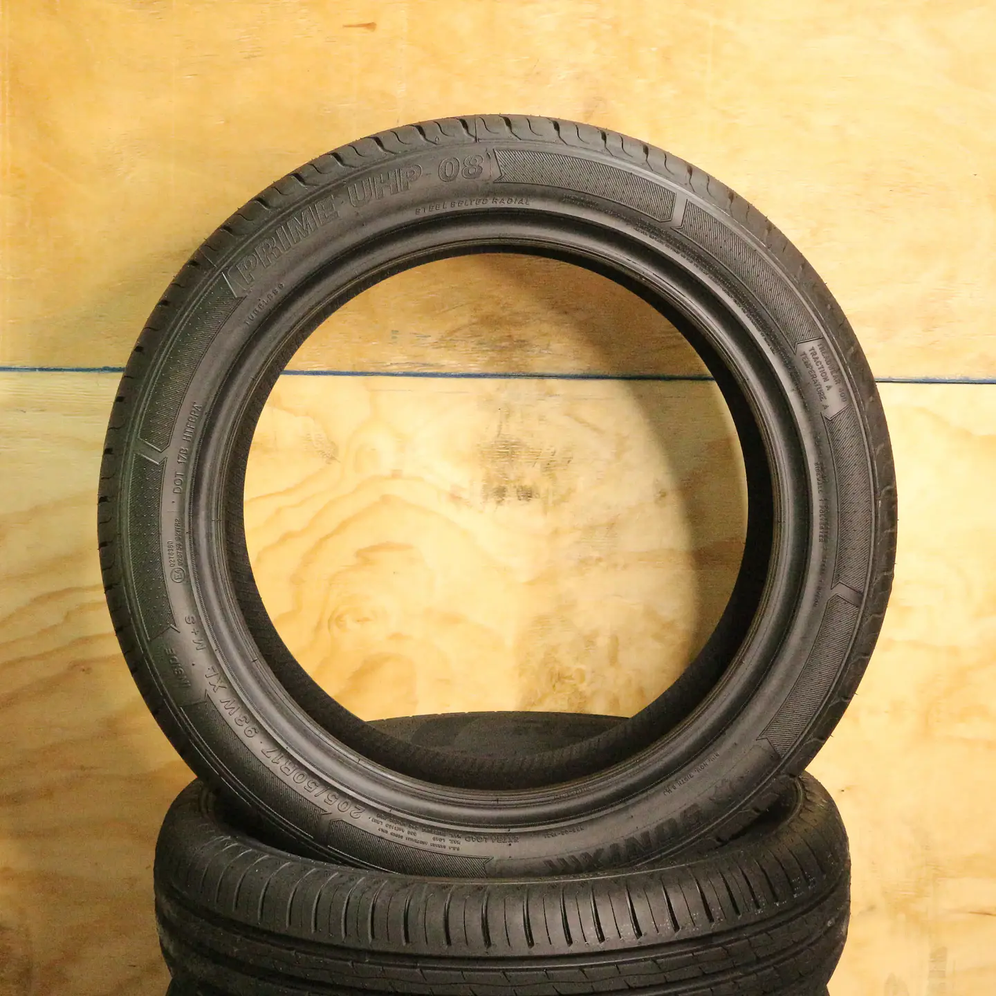 Neumático 205/50R17 SONIX UHP 8 93W 2
