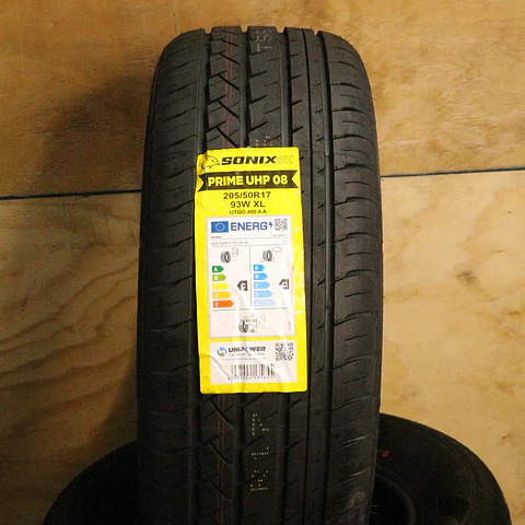 Neumático 205/50R17 SONIX UHP 8 93W