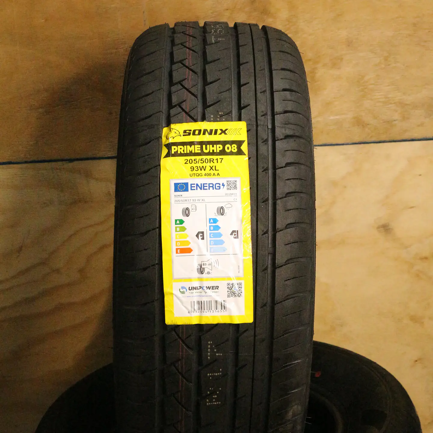 Neumático 205/50R17 SONIX UHP 8 93W 1