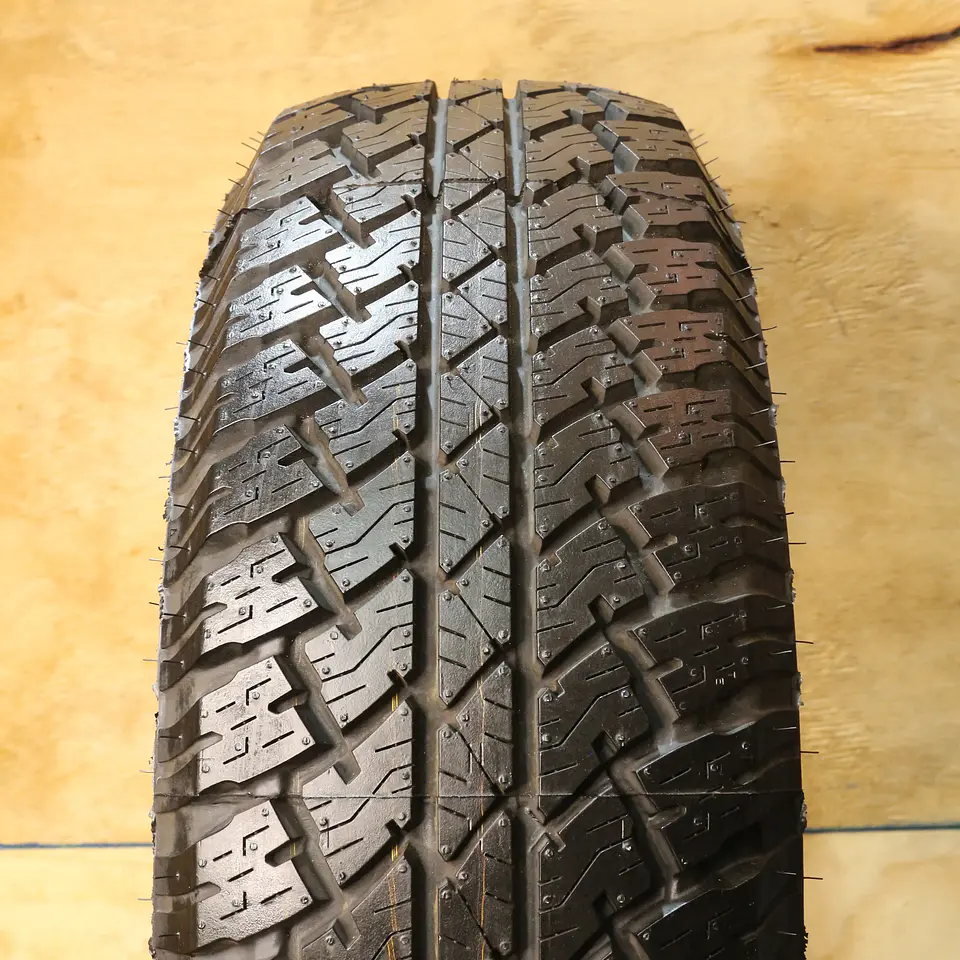 Neumático 255/70R16 BRIDGESTONE DUELER AT 111T 1