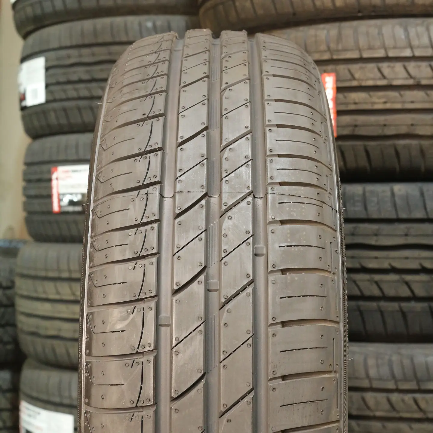 Neumático 175/65R15 ROADX H12 88H 2