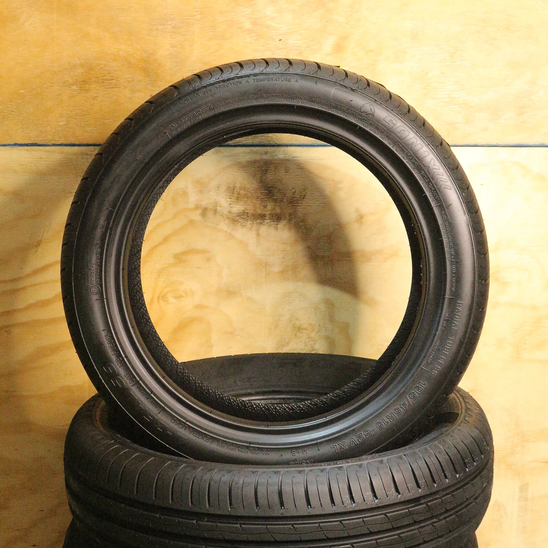 Neumático 195/45R15 SONIX LZEAL 56 82V 3