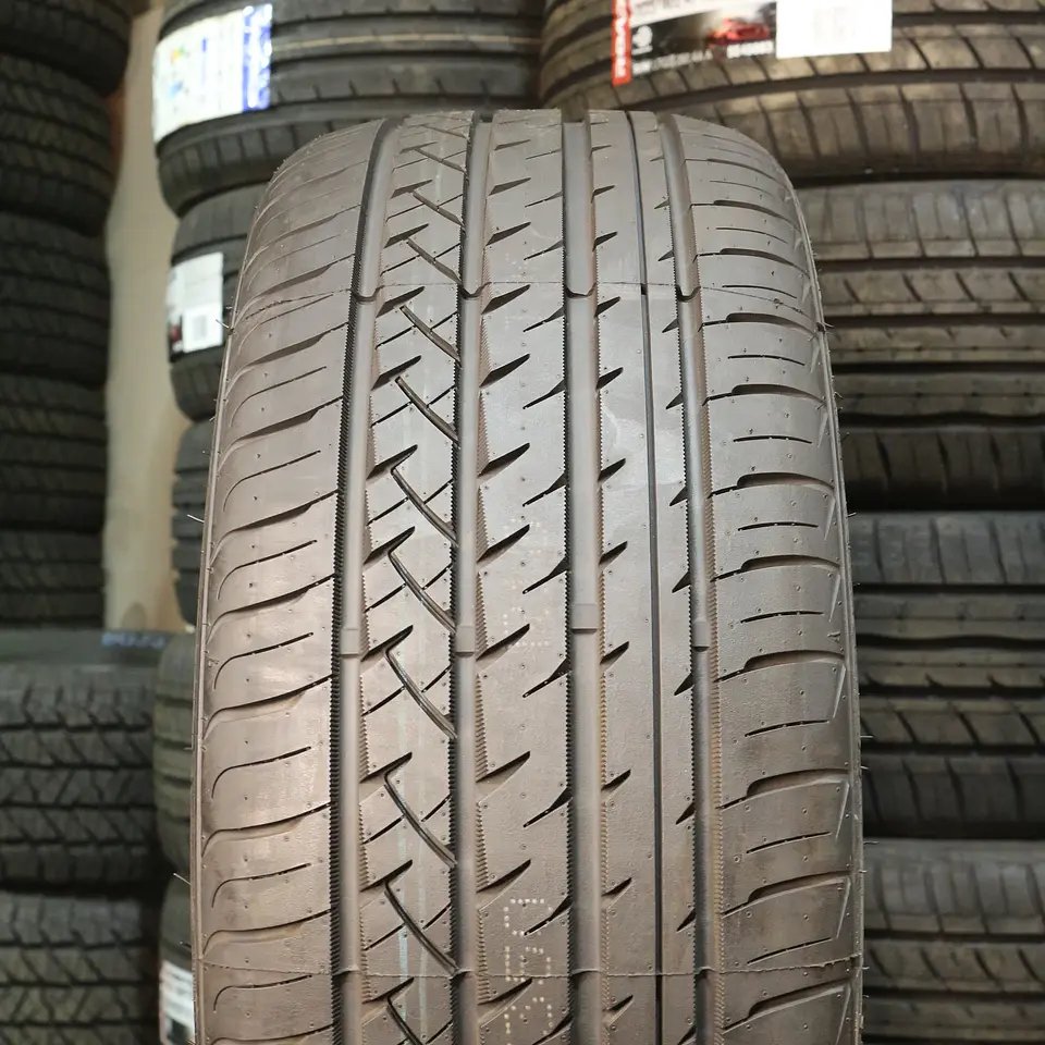 Neumático 215/40R18 ROADMARCH UHP08 89W XL 2
