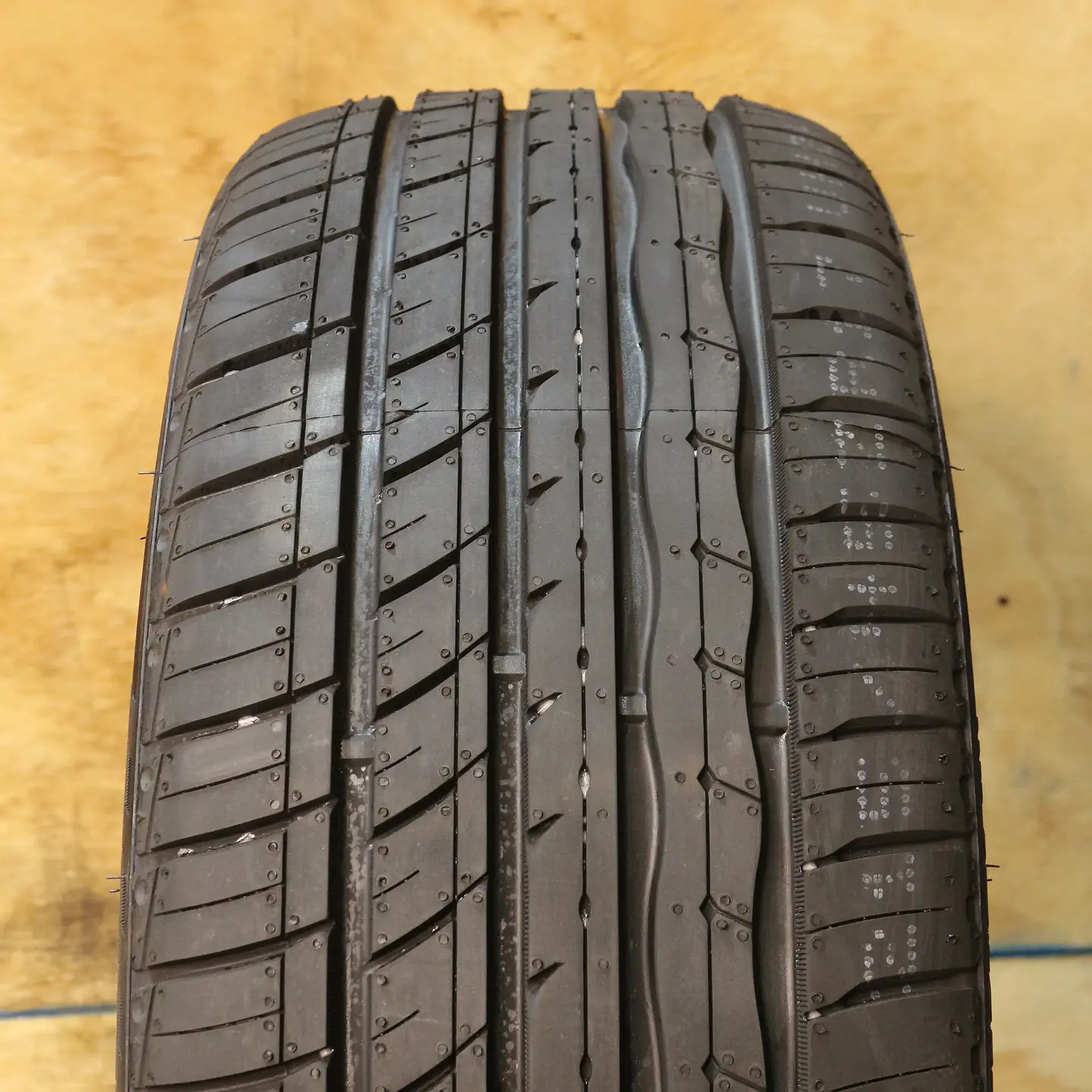 Neumático 215/45ZR17 ROADX U11 91W 2