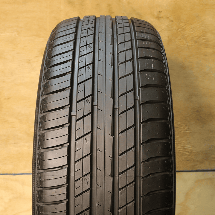 Neumático 225/55R18 ROADX SU01 102W XL 2