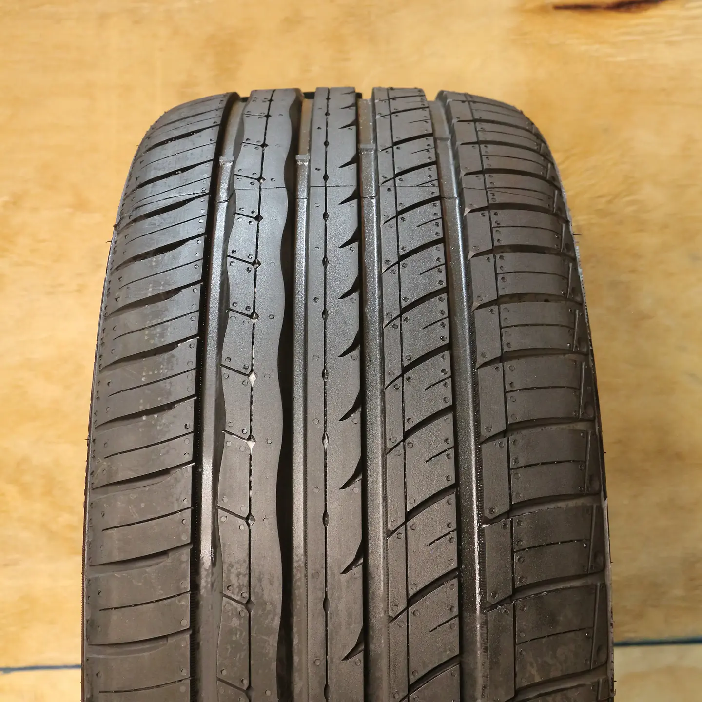 Neumático 245/40ZR19 ROADX U11 98Y 2