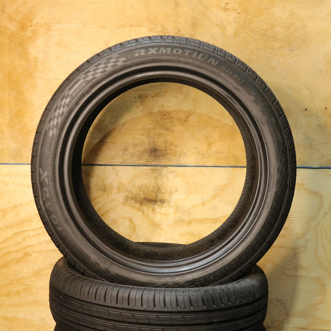 Neumático 245/45ZR18 ROADX U11       3